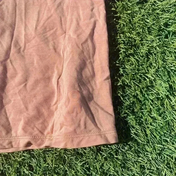 On Running Active T Short Sleeve Tee Shirt Tan Large $70 - Picture 2 of 8